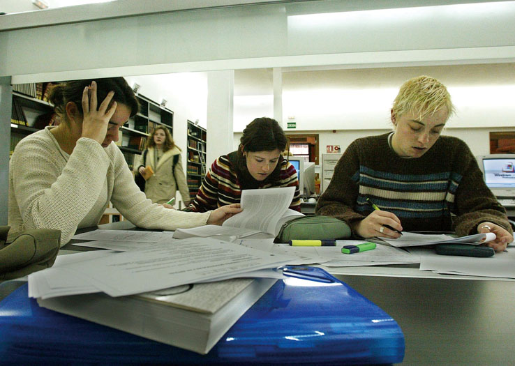 Imatge d'arxiu d'estudiantes de la Universitat de València.