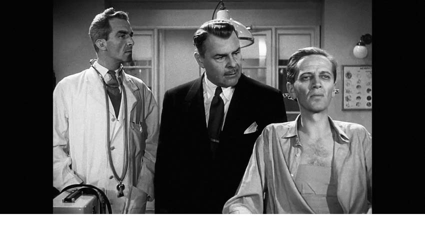 Tres homen en un laboratori