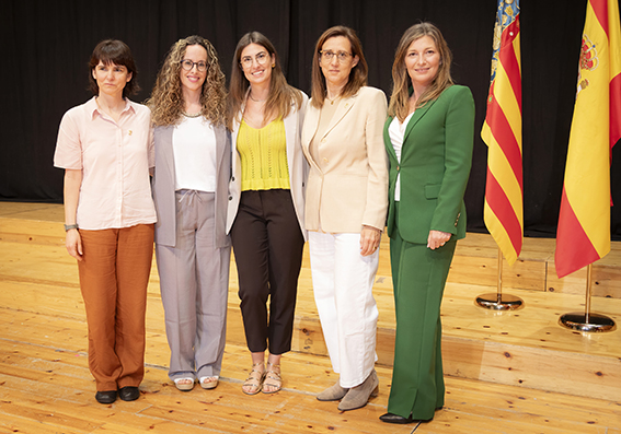 D’esquerra a dreta, María Vidagany Murgui (UJI), Iris Usach Pérez (UV), Isabel Vidal Esteve (UV), M. José Murgui García (UV) i Ana Nieves Escribá Pérez (VIU).