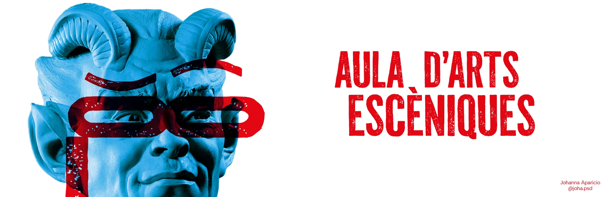 Una escultura blava i lletres rojes. 