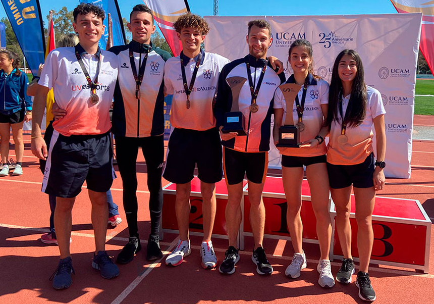 Imagen de archivo de Chazarra, Romero y Echevarría con otros compañeros del equipo de atletismo de la UV