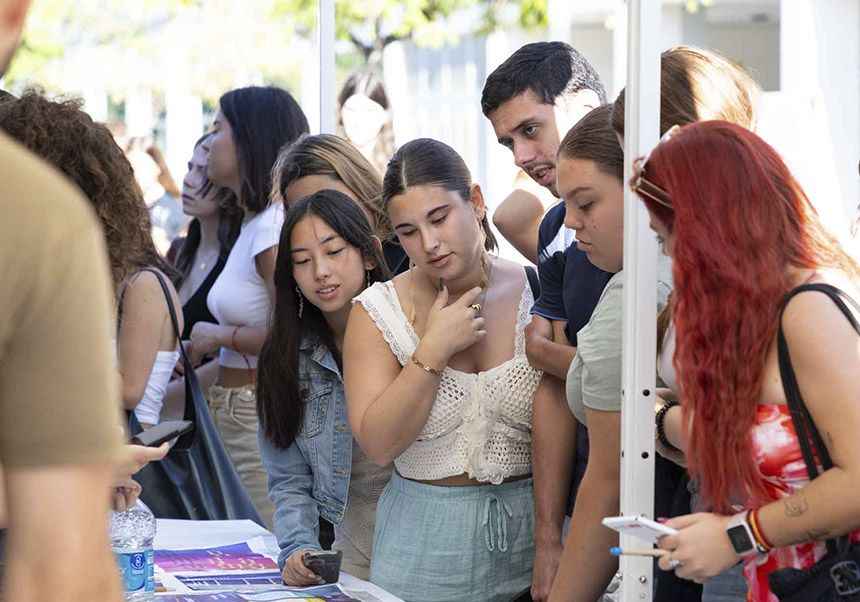 Alumnado en la feria