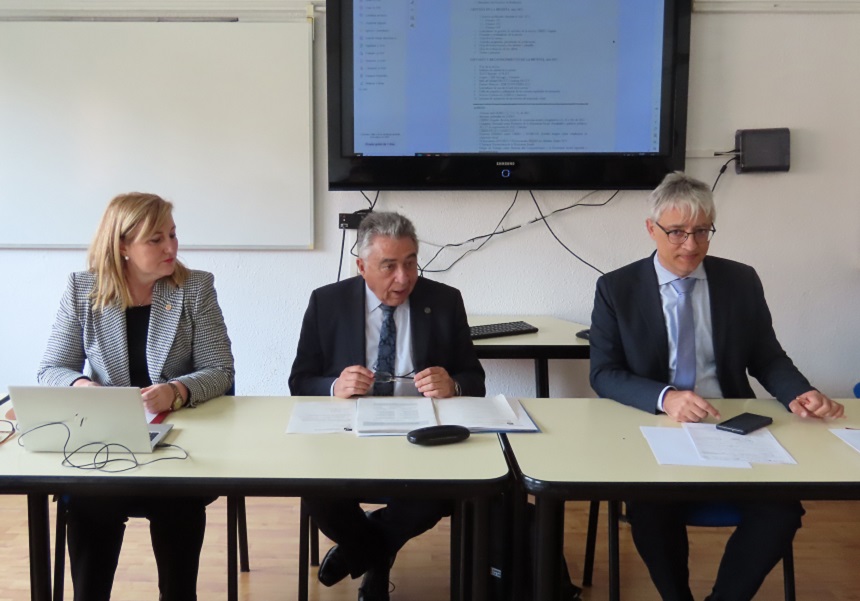 Adoración Mozas, subdirectora de la revista; José Luis Monzón, director i professor honorari de la UV, i Rafael Chaves, editor i catedràtic d’Economia Aplicada (UV).