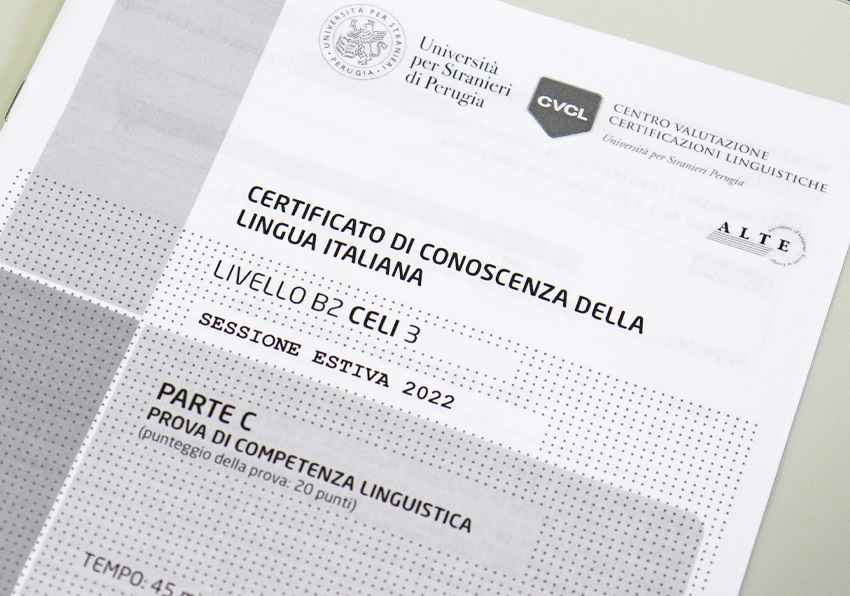 Foto de la portada d'un examen del CELI.