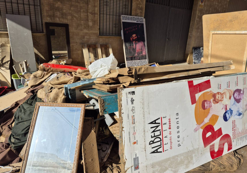 Estat del material i local d'Albena Teatre després de la dana. Foto cedida per ORC.