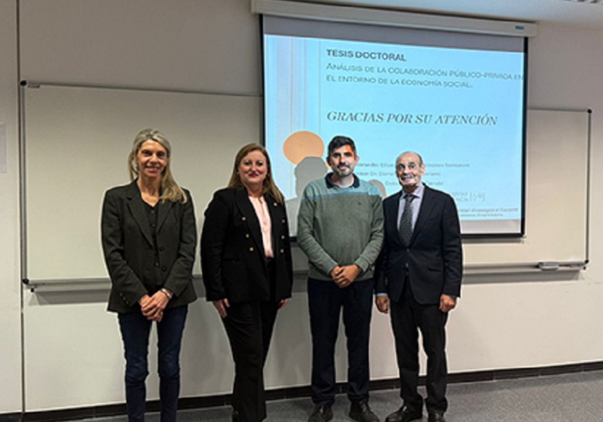 Eduard Montesinos con el tribunal el día de la defensa