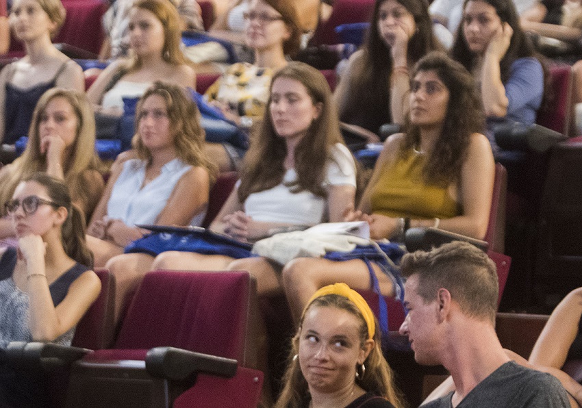 Alumnes en una sessió de benvinguda