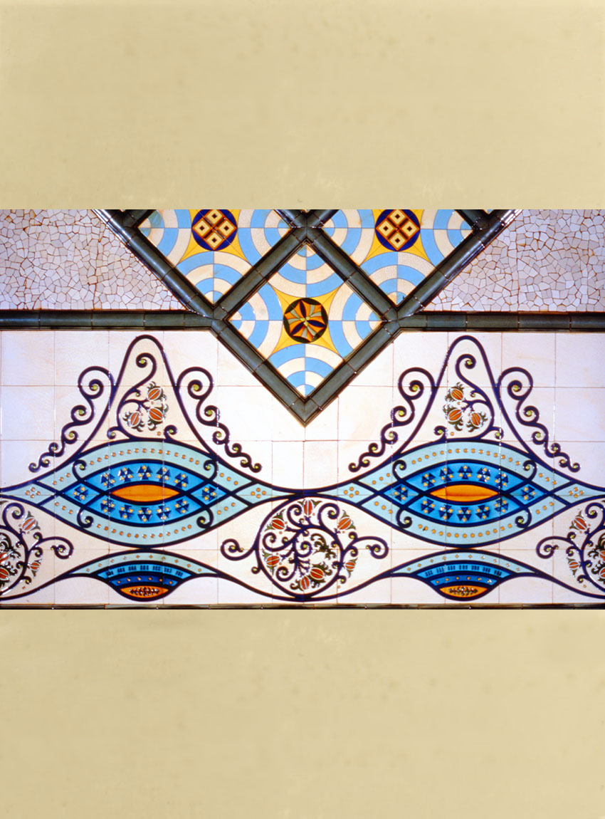 Fragmento revestimiento cerámico de la estación del norte de Valencia