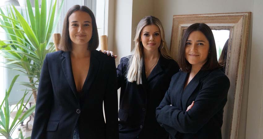 Tres dones tocant instruments
