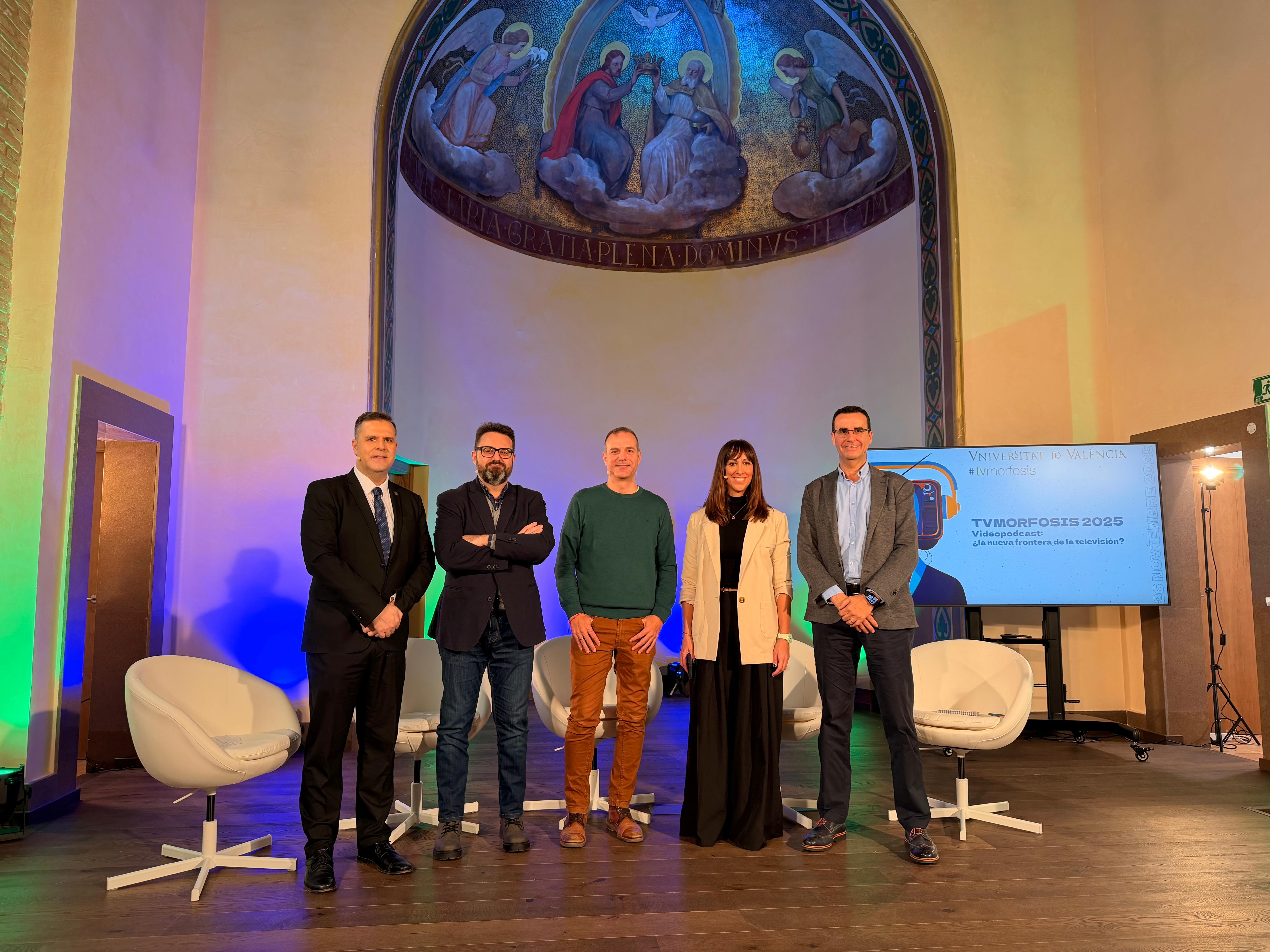 Participants a una de les taules rodones - imatge 0