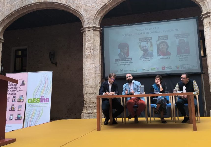 Momento durante el congreso. Pedro Carceller (D.G. Inclusió i Cooperació al Desenvolupament), Juan Mnauel Rodilla (Sant Joan de Déu València), Cristina Sánchez (Casa Caridad), Miguel Ángel Rodríguez (Cruz Roja).