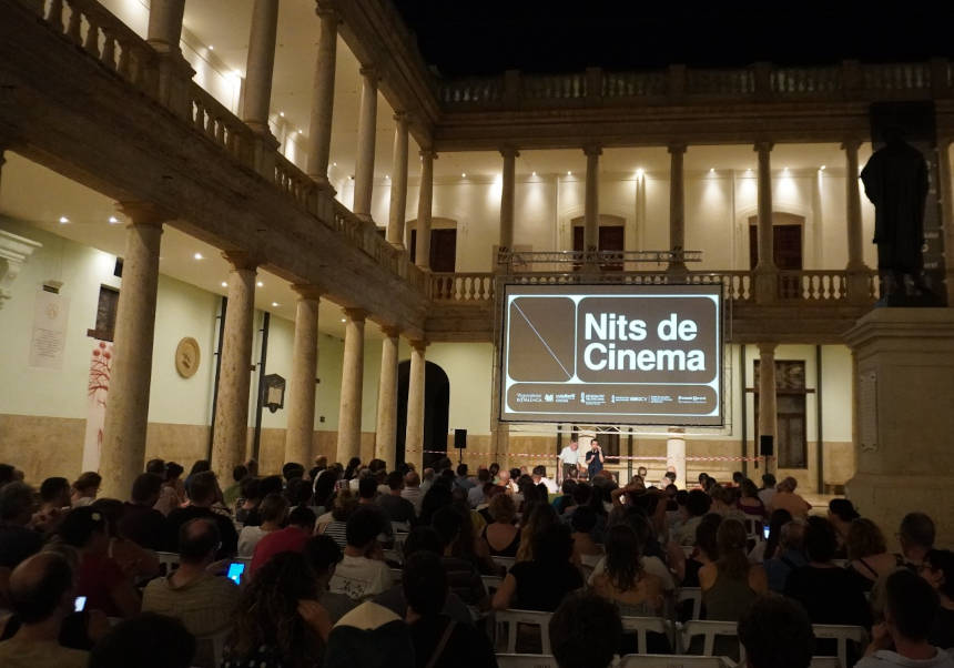 El catedrático de la Universitat de València Juan Miguel Company presenta el filme de clausura: 'Drácula, de Bram Stoker'.