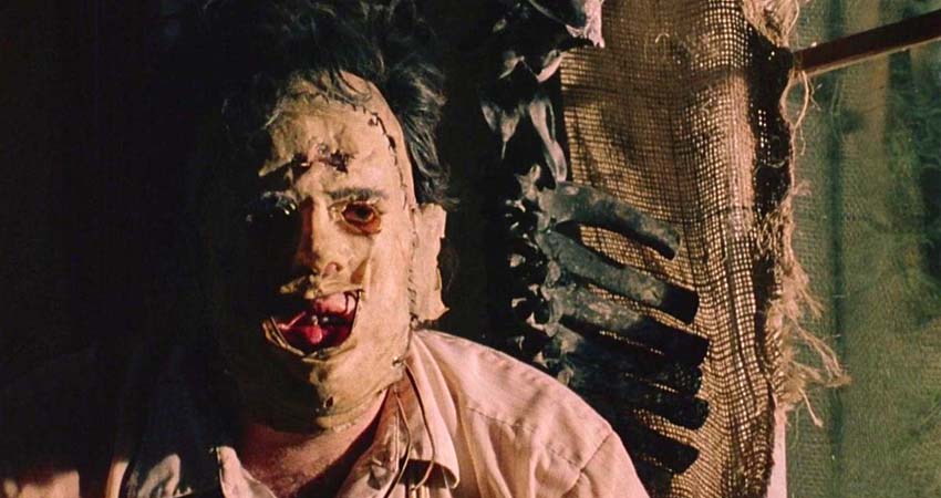 Un home amb una màscara