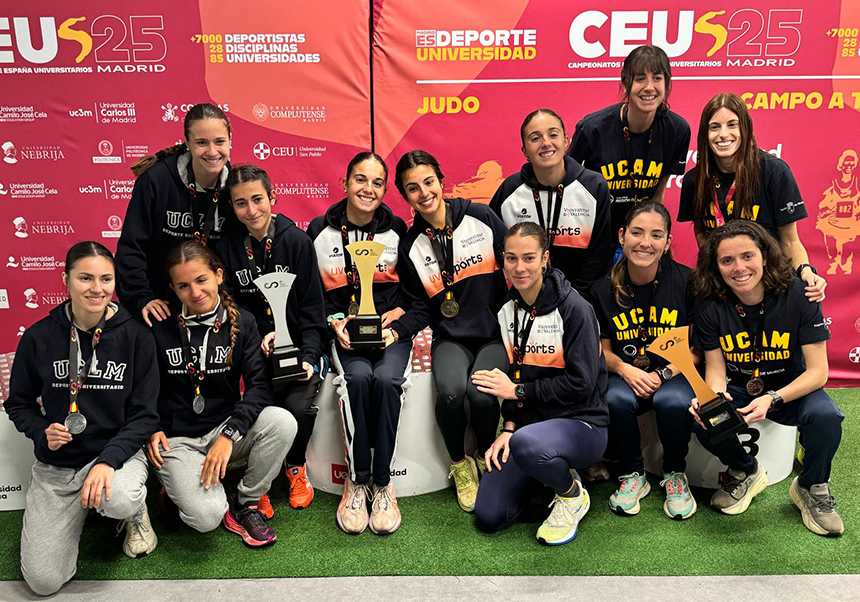 Equip femení UV de camp a través