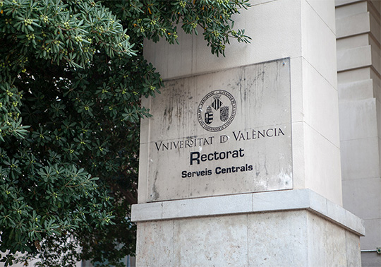 Resolución del Vicerrectorado de Sostenibilidad, Cooperación y Vida Saludable en relación con el uso de la mascarilla como medida de protección a las instalaciones de la Universitat de València.