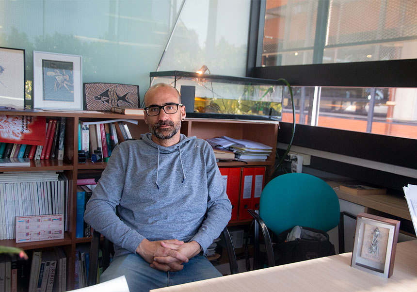 Pau Carazo at his office at the Cavanilles Institute of the University of Valencia