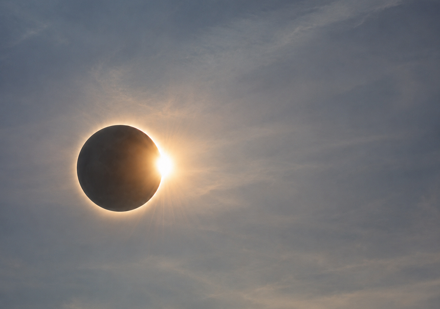 Imatge que recrea l’eclipsi solar del 12 d’agost. Imatge creada amb IA.