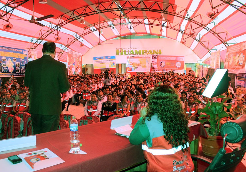Formación de Especialistas del Sector Educación de Perú para la Gestión del Riesgo de Desastres (GRD). La foto muestra el Taller Nacional de Respuesta del Sector Educación en Situación de Emergencia o Desastre.