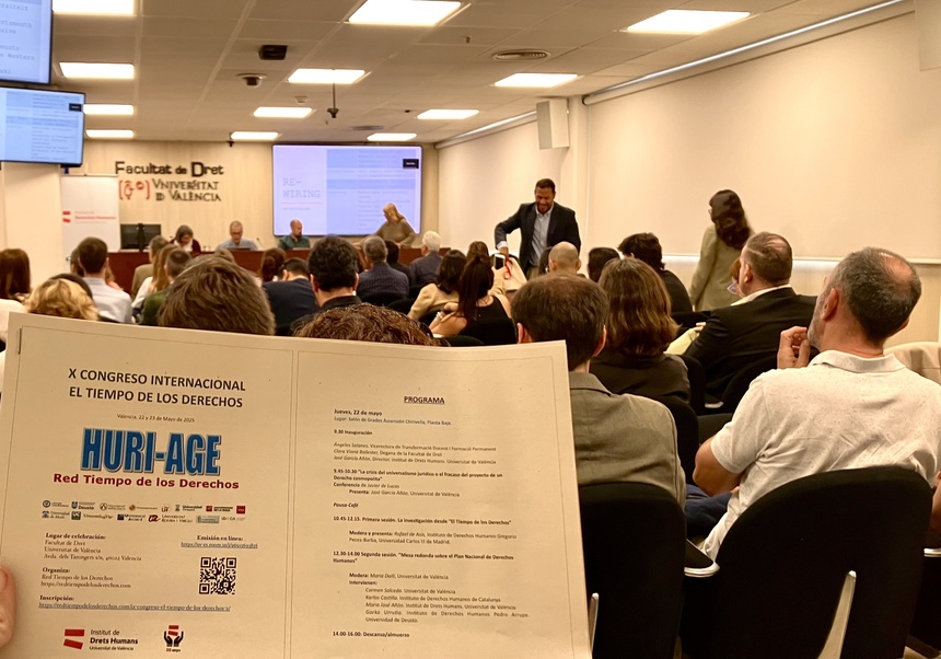 Imagen de gente en el congreso