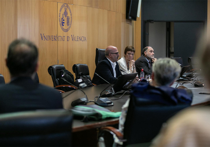 El director de la Agencia Estatal de Investigación se reúne con investigadoras e investigadores de la Universitat de València