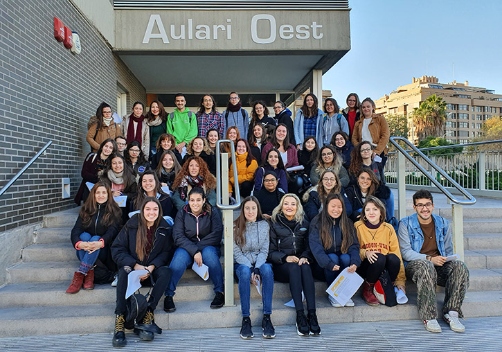 Group photo of the Voluntariat UV students