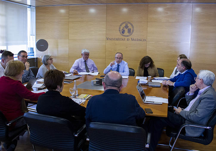 Reunió en la Sala de Reunions del Gabinet de la Rectora