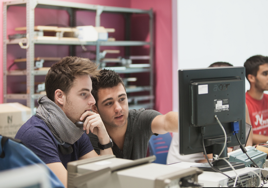 Aquestes són algunes de les convocatòries obertes que s'ofereixen als estudiants: campus, premis i iniciatives emprenedores