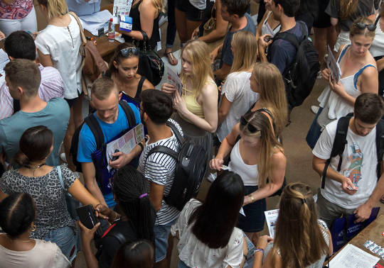 Un grup d'estudiants a la Universitat de València.