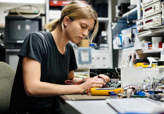 Convocatoria VI de la Beca HISPASAT “Mujer Ingeniera”