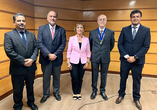 Carlos Esplugues with representatives of the Universidad Arturo Prat.