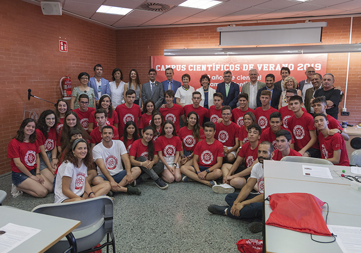 Los ministros en funciones Isabel Celaá y Pedro Duque inauguran el Campus Científico de Verano en la UV y la UPV