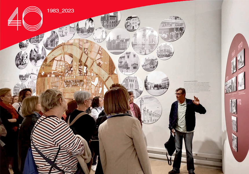 Visita guiada a una exposición de La Nau