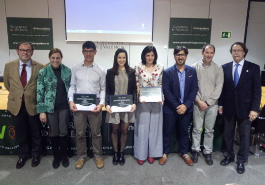 Foto de familia con los premiados.