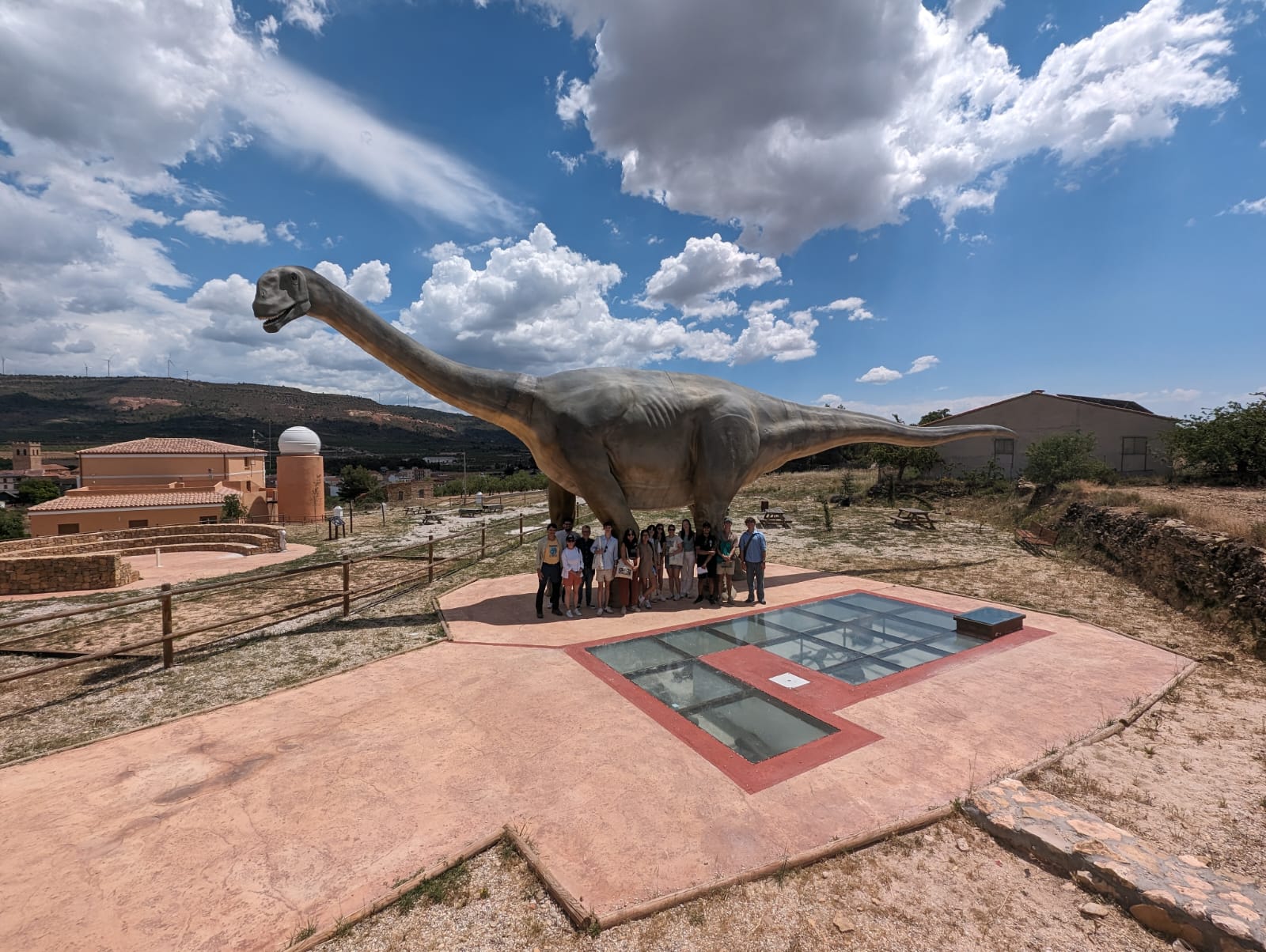 Foto de grup sota dinosaurio