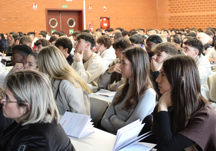 La Junta de Facultad de la Facultat d’Economia aprueba por amplia mayoría la modificación de la modalidad de docencia y capacidad de los grupos de sus titulaciones de Grado