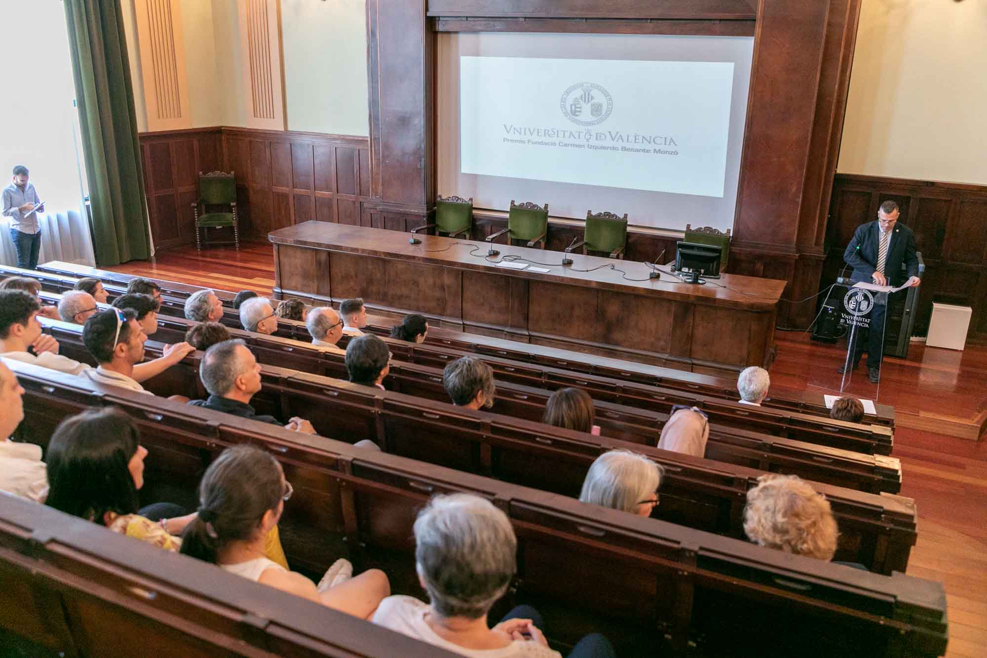 La Universidad entrega los premios de la Fundación Carmen Izquierdo Besante