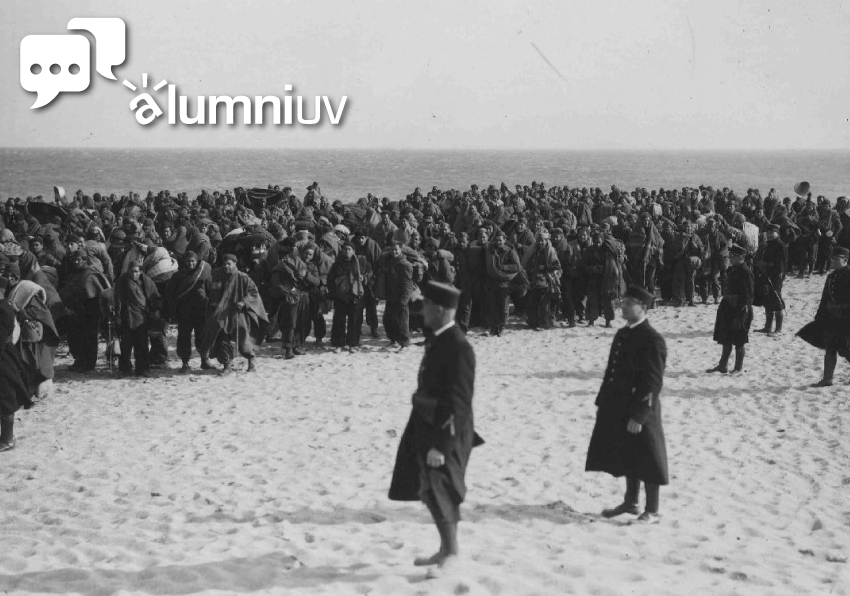 event image:Multitud en una platja en un moment clau de l'exili republicà espanyol