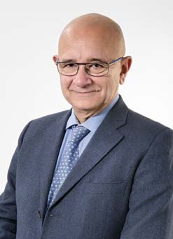 José Viña.