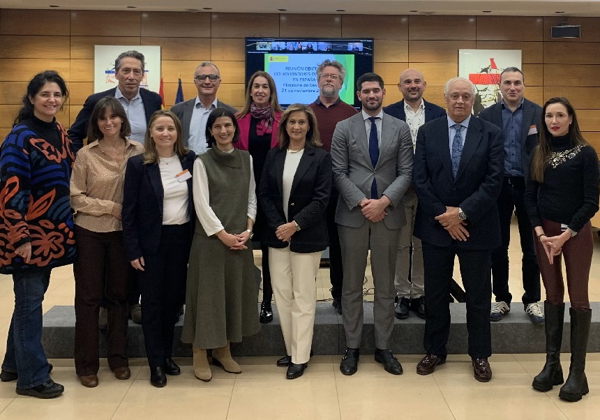 Santiago Mas-Coma y María Dolores Bargues con los otros representantes de los Centros Colaboradores españoles oficiales de OMS y del Ministerio de Sanidad este viernes 21 de noviembre.