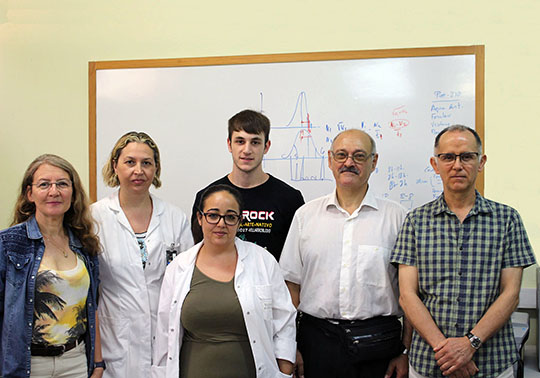 Investigadores del IFIC en Tritium posen en el aula