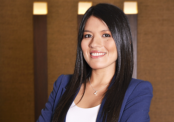 A Master's Degree student defends her thesis about the economic reintegration of FARC veterans