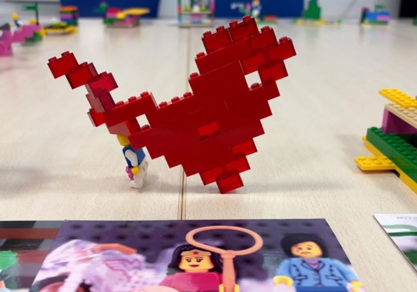 Peça construïda amb Lego en la sessió de Fàbrica d'Idees de la Facultat de Formació del Professorat