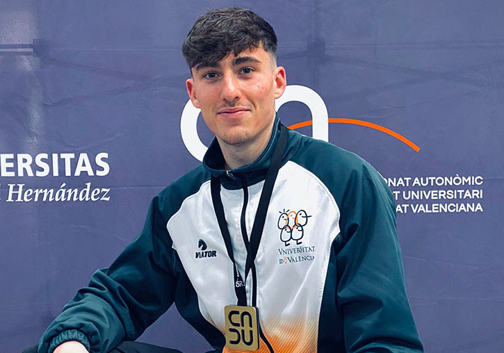 Hugo Ballester, karateka de la Universitat de València