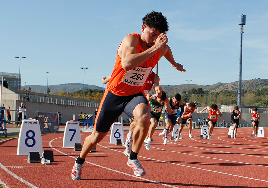 atleta de la UV en una carrera