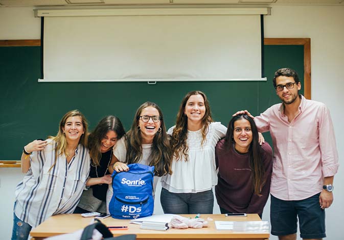 Persones voluntàries del projecte. Blanca Aznar (tercera per l’esquerra).