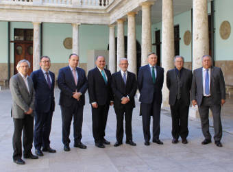 The ambassador Yuri Korchagin with the political and university authorities upon arrival at La Nau.