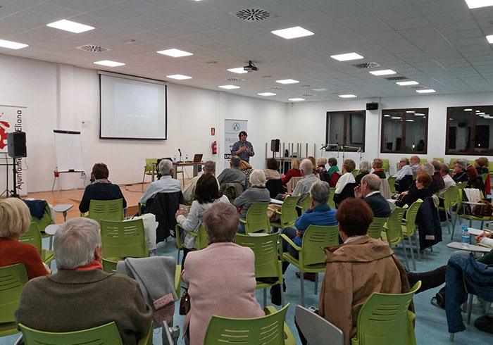 El mes de enero UNISOCIETAT acerca al territorio conferencias sobre género, física o derecho del trabajo entre otras