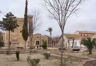 Square of the farming colony of Santa Eulalia, located between Sax and Villena, main scene of the series ‘L’alqueria blanca’.