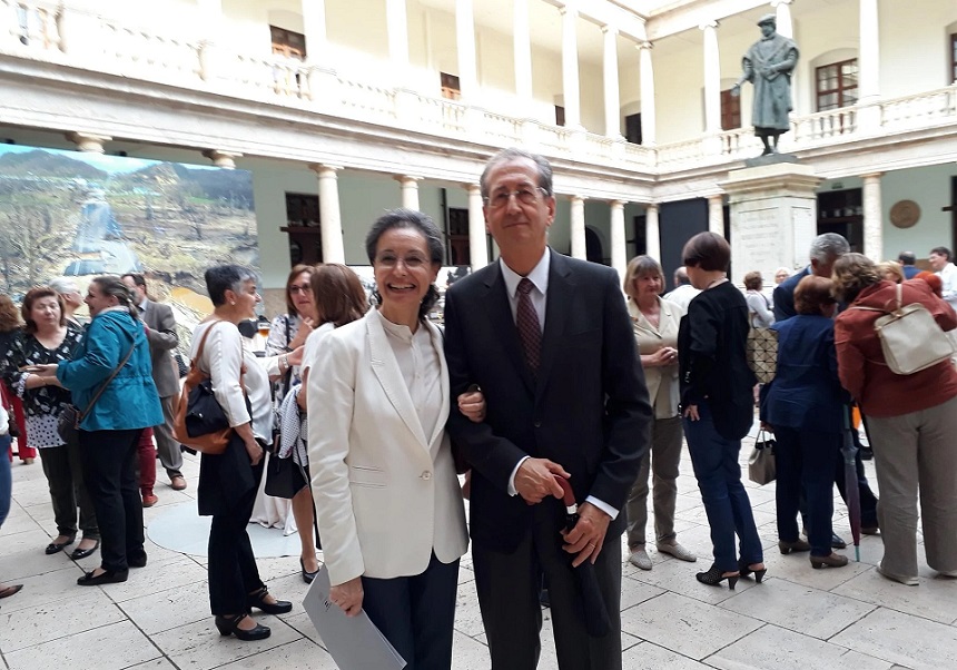 Echenique en el acto en el claustro de la Nau.