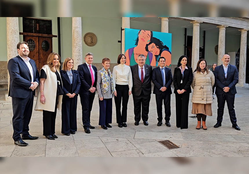 Participantes en la clausura.